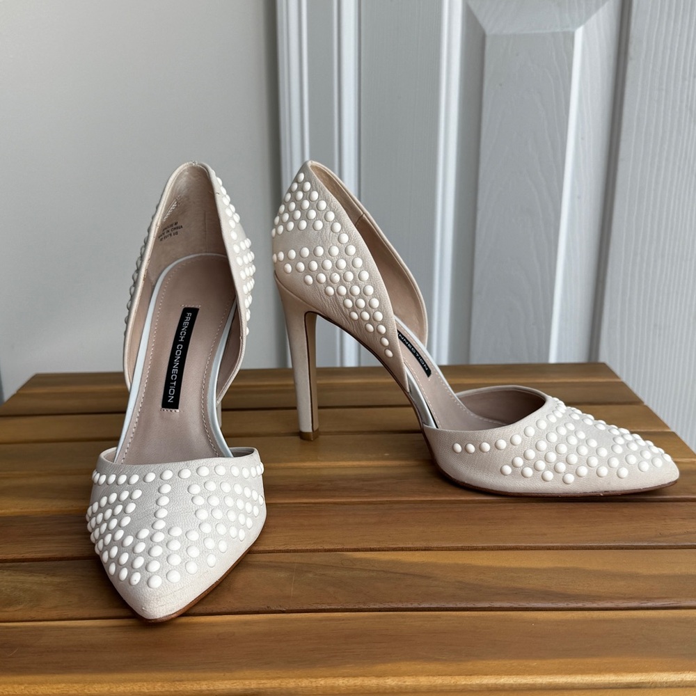 Leather studded pumps